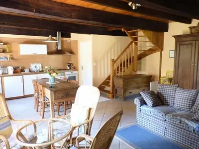 Cuisine ou kitchenette dans l'établissement Gîte de France à Sarroux - St Julien 3 épis - Gîte de France 8 personnes MAE-0134