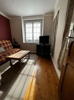 Télévision ou salle de divertissement dans l'établissement Maison de campagne 5 min A20