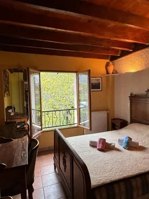 Un ou plusieurs lits dans un hébergement de l'établissement Gîte 4 personnes vue sur le lac des graves - Vallée de la Jordanne,Aurillac,Cantal,Auvergne
