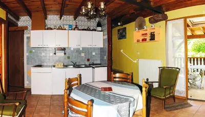 Cuisine ou kitchenette dans l'établissement Gite en duplex 4 personnes, Vallée de la Jordanne, Cantal