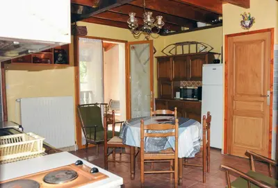 Cuisine ou kitchenette dans l'établissement Gite en duplex 4 personnes, Vallée de la Jordanne, Cantal