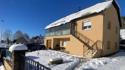 L'établissement Appartement au bord du lac avec terrasse en hiver