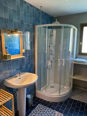 Salle de bains dans l'établissement Appartement au bord du lac avec terrasse