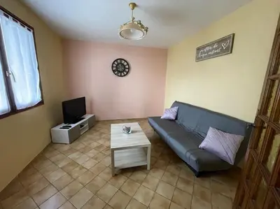Télévision ou salle de divertissement dans l'établissement Appartement au bord du lac avec terrasse