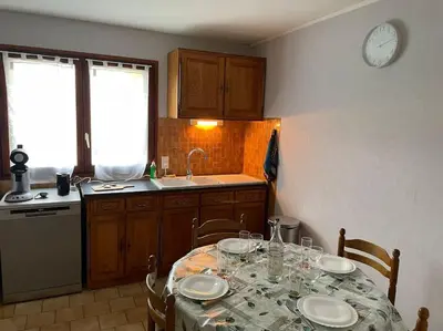 Cuisine ou kitchenette dans l'établissement Appartement au bord du lac avec terrasse