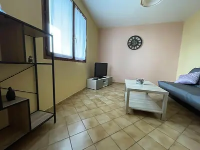 Coin salon dans l'établissement Appartement au bord du lac avec terrasse