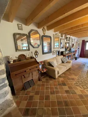Coin salon dans l'établissement Maison de caractère à Saint-Nectaire le haut