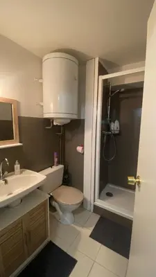 Salle de bains dans l'établissement Studio au pied des pistes et des Cures