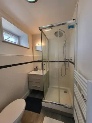 Salle de bains dans l'établissement La libellule Pelaude Appartement 4-6 personnes avec terrasse