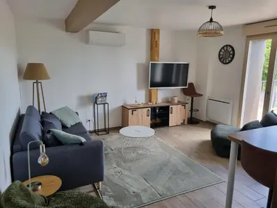 Télévision ou salle de divertissement dans l'établissement APT T2 à 500M du centre ville