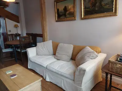 Coin salon dans l'établissement La Petite Maison à Beaulieu