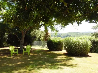 Jardin de l'établissement Le Pinot - Gîte - Lot - Vallée de la Dordogne