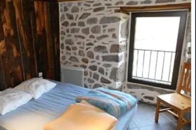 Un ou plusieurs lits dans un hébergement de l'établissement Maison au Giraldès Le Claux Puy Mary Volcan chalet