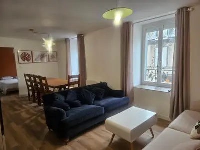 Coin salon dans l'établissement Appartements 4, 5 et 10 personnes rénovés en centre-ville