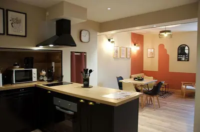Cuisine ou kitchenette dans l'établissement Gîte Résidence des Pères