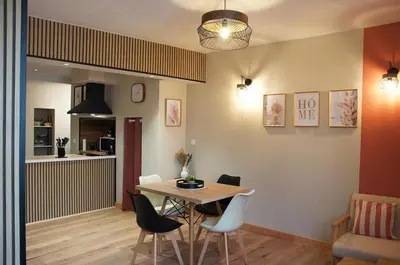 Cuisine ou kitchenette dans l'établissement Gîte Résidence des Pères