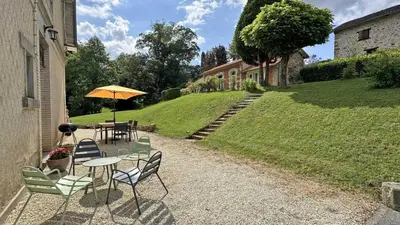 Jardin de l'établissement Domaine de juriol - la demeure