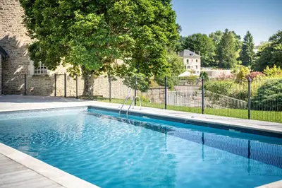 Piscine de l'établissement Le Prieuré Corrèze ou située à proximité