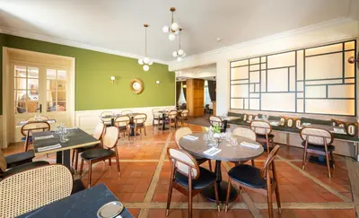 Coin salon dans l'établissement Le Prieuré Corrèze