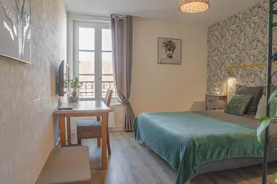 Un ou plusieurs lits dans un hébergement de l'établissement Hotel Auberge du Fin Chapon - Dordogne