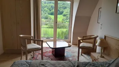 Coin salon dans l'établissement Chambre d'hôte la Maronne dans le Cantal
