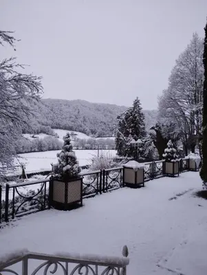 L'établissement Chambre d'hôte dans le Cantal vallée de la Maronne en hiver