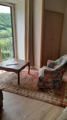 Coin salon dans l'établissement Chambre d'hôte dans le Cantal vallée de la Maronne