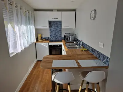 Cuisine ou kitchenette dans l'établissement Logement T2 neuf-évasion en Corrèze