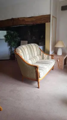 Coin salon dans l'établissement Gîte dans le Cantal dans la vallée de la Maronne