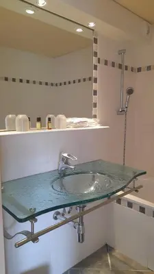 Salle de bains dans l'établissement Gîte dans le Cantal dans la vallée de la Maronne