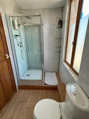 Salle de bains dans l'établissement Le Petit Perchoir à Aubusson