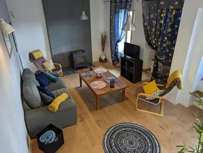 Télévision ou salle de divertissement dans l'établissement Le Petit Perchoir à Aubusson