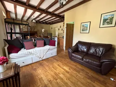 Coin salon dans l'établissement gîte avec piscine et étang Sarrazac Dordogne