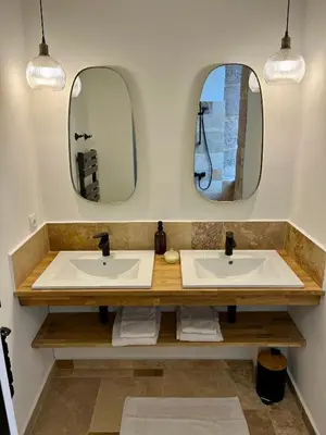Salle de bains dans l'établissement Château d'Aynac