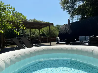 Piscine de l'établissement Aux Étangs de Jourgnac - Cabane MégaPod ou située à proximité