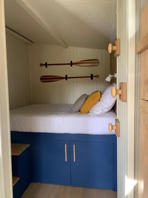Un ou plusieurs lits dans un hébergement de l'établissement Les cabanes au bord du lac