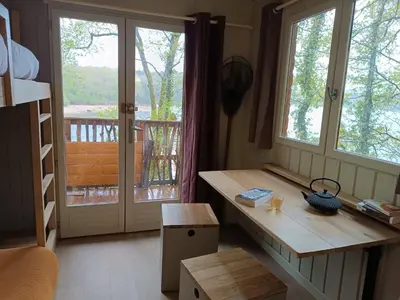 Balcon ou terrasse dans l'établissement Les cabanes au bord du lac