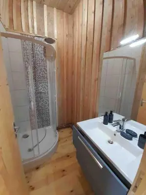 Salle de bains dans l'établissement La Grange de la Gratade
