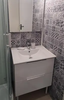 Salle de bains dans l'établissement Mercadial au coeur de Saint-Céré