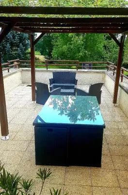 Balcon ou terrasse dans l'établissement Vacances à la Campagne 3 étoiles à 30min des pistes de ski Mont Dore Sancy