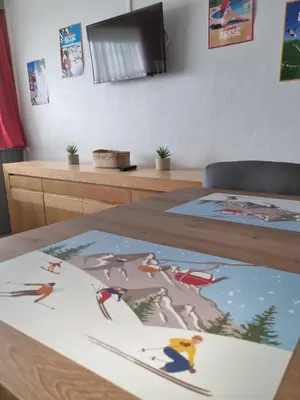 Télévision ou salle de divertissement dans l'établissement Studio centre Super-Besse