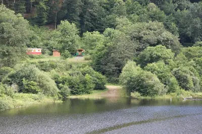 Paysage naturel près de la tente de luxe