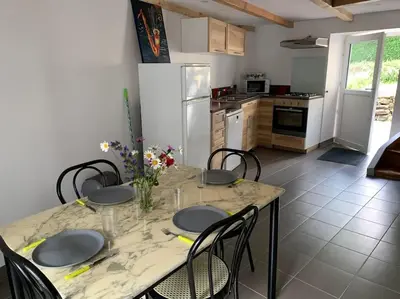 Cuisine ou kitchenette dans l'établissement Gîte du Sabotier