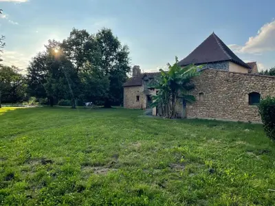 Jardin de l'établissement Grande maison type Périgourdine