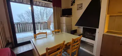 Télévision ou salle de divertissement dans l'établissement Village Montanha Lioran