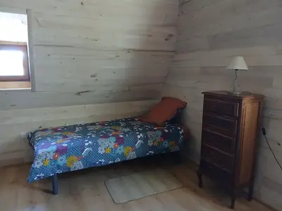 Un ou plusieurs lits dans un hébergement de l'établissement Petite maison avec piscine