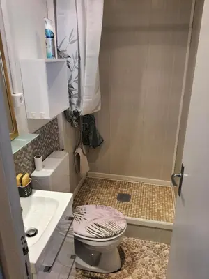 Salle de bains dans l'établissement Villa Géraniums apt 4