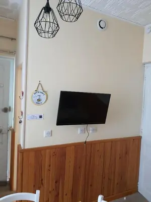 Télévision ou salle de divertissement dans l'établissement Villa Géraniums apt 4