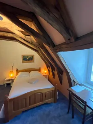 Un ou plusieurs lits dans un hébergement de l'établissement Hôtel Restaurant Le Beffroi