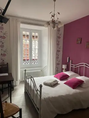 Un ou plusieurs lits dans un hébergement de l'établissement Hôtel Restaurant Le Beffroi